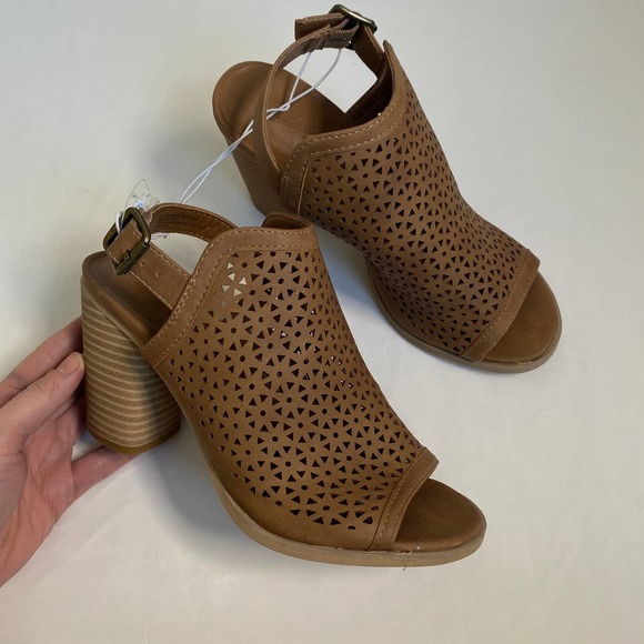 Universal Thread Shoes - NWOT Universal Thread l Peep Toe Boho Chunky Heels